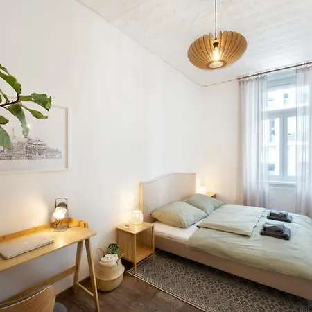Symphony Apartment - Free Parking & Airport Taxi Budapest Exterior photo